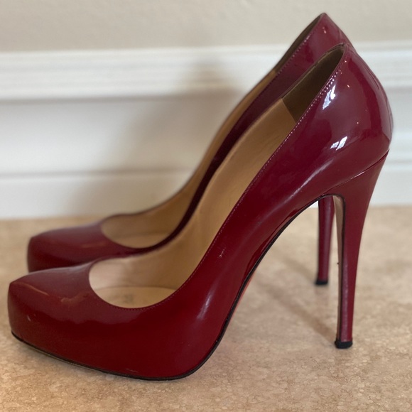 Christian Louboutin Shoes - ❤️Christina Louboutin Red PUMPs - autographed!!❤️